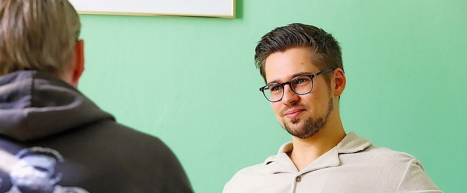 Thearpeut hört zu